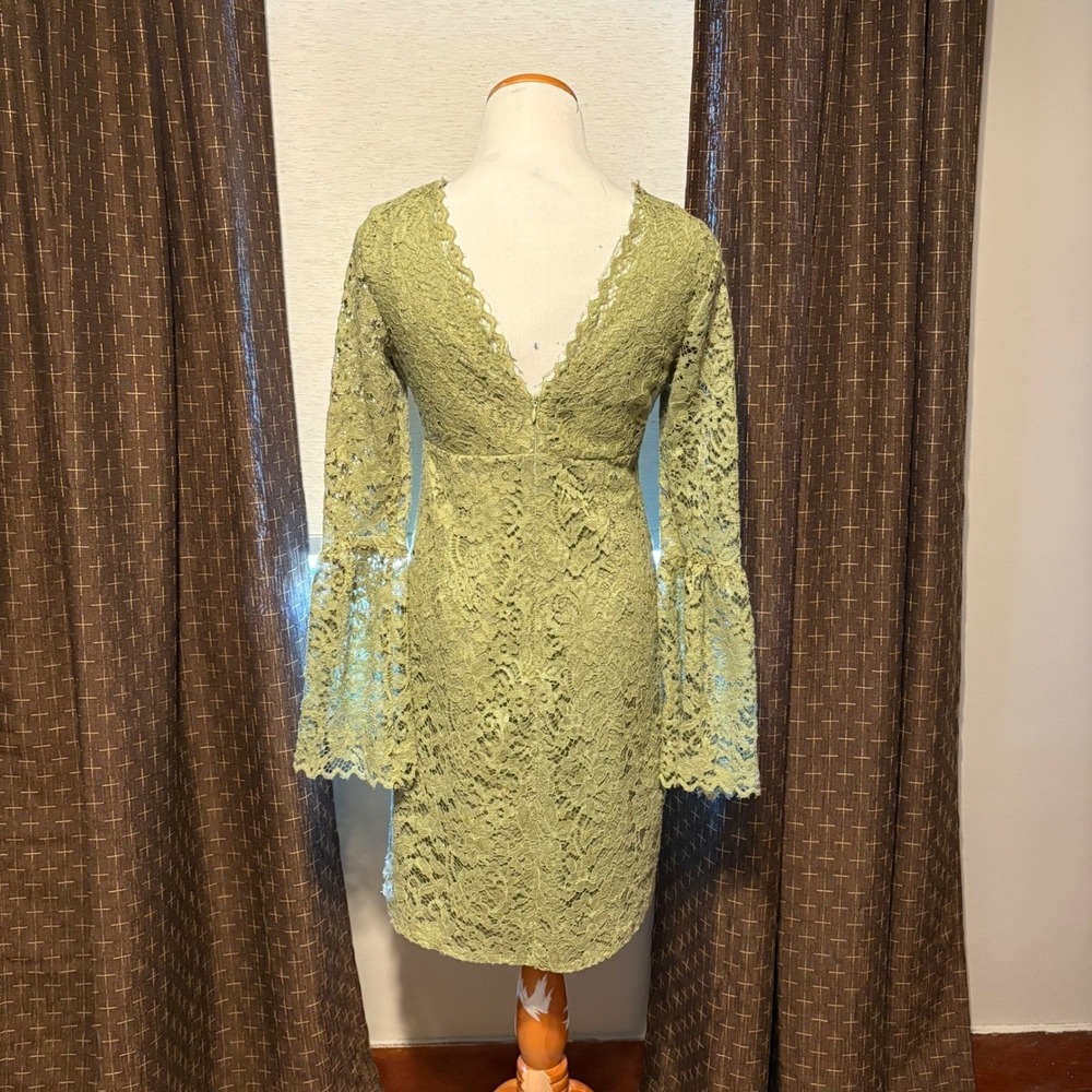 Betsey Johnson Lace Dress V Neck Bell Sleeve Green Party Cocktail Size 2 - Picture 4 of 9